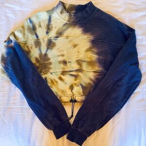 Cropped Tie-Dye Long Sleeve Sweatshirt